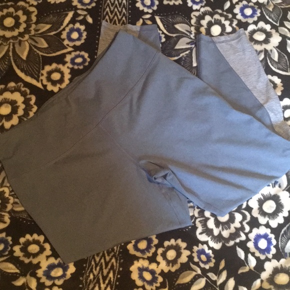 Workout capris - Picture 3 of 6